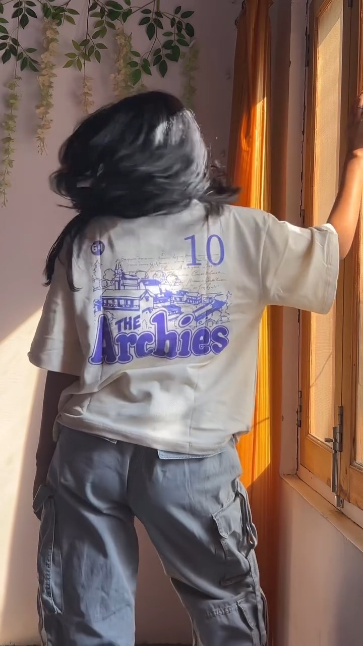 Graphic tee with utility cargo pants